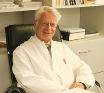 Prof. Kay Brune nimmt selber keine Medikamente und rät auch anderen zum verantwortungsvollen Umgang damit