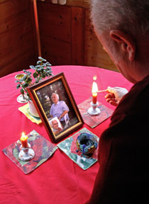 patientenverfuegung_01 Schmerzliche Erinnerung: Die letzten Tage im Leben seiner Frau waren für Georg K. besonders schwer. Foto: Michael Matejka