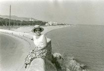 reisen_costa_brava010 Anna-Marie Hanke in Calella an der Costa Brava im Juni 1960. Dorthin führte sie ihre Hochzeitsreise. Foto: Privat