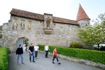 jakobsweg_01 Die Kirchenburg in Effeltrich ist zwar St. Georg gewidmet, hat aber auch für die Pilger auf dem Jakobsweg einiges zu bieten. Foto: Mile Cindric