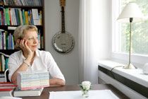 seltmann Unter dem Pseudonym Ines Schäfer hat Ingeborg Seltmann ihre Krimis veröffentlicht. Darin begibt sich eine alte Dame auf Verbrecherjagd. Foto: Mile Cindric