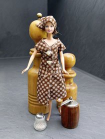 20091005_barbie Barbie in der Kittelschürze? Zu kaufen gab es das Kleidungsstück für die Modepuppe nie. Schade eigentlich. Foto: Michael Matejka