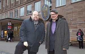 Sozialreferent Reiner Prölß und der kommissarische Leiter des Seniorenamtes, Dieter Rosner, wollen die Interessen Älterer bei Stadtplanung und Politik noch stärker einbringen. Foto:         Michael Matejka 