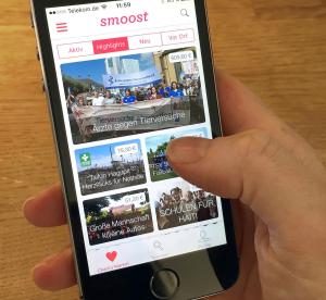 Spenden lässt sich auf vielerlei Arten und Weisen - auch mit dem Smartphone mithilfe der Die Bamberger Spendenapp "Smoost". Foto: epd / Daniel Staffen-Quandt